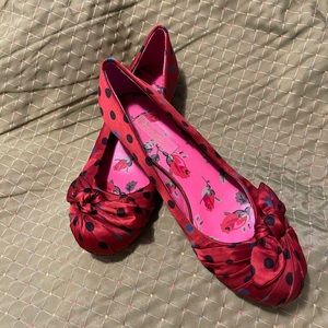 Red/Black Polkadot 1" wedge slippers by Irregular Choice